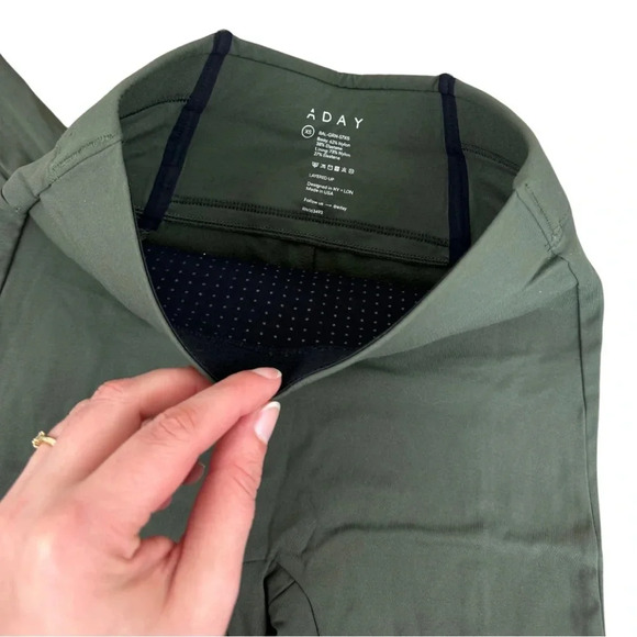 aday Lighten Up Sports Bra & Layered Up Thermal Leggings Set Green XS Activewear - Picture 8 of 15